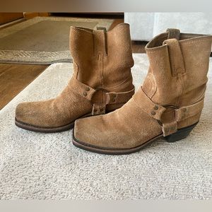 Frye Harness 8R Suede Boots